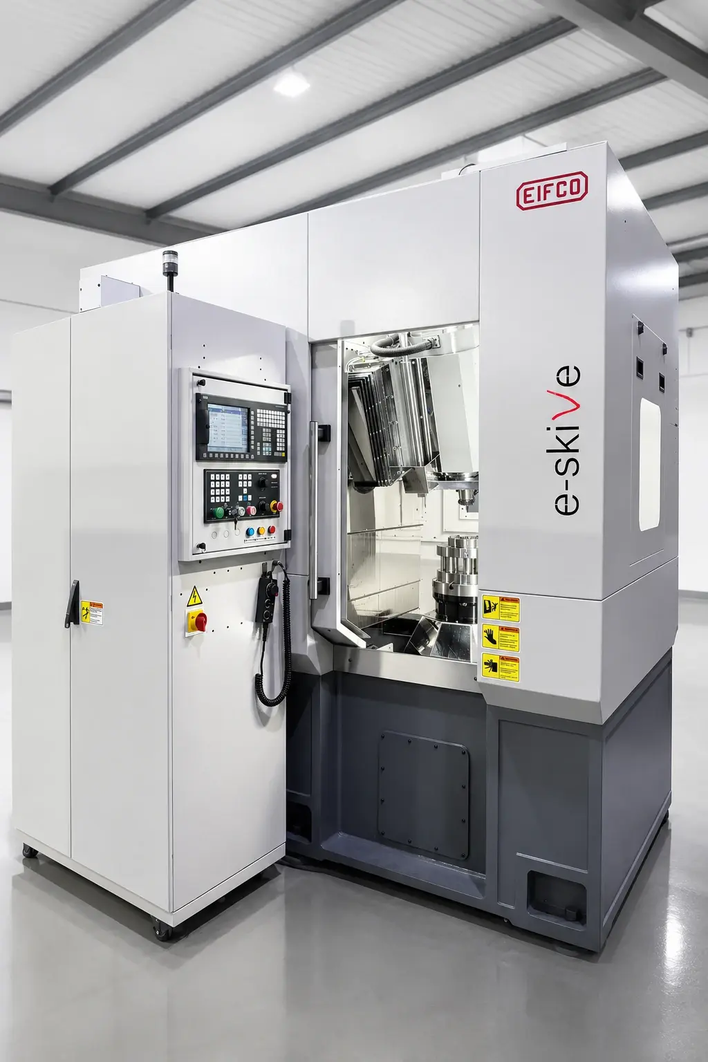 Pionowa maszyna CNC EIFCO E-skive do Power Skivingu w hali produkcyjnej